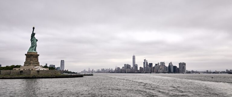 panoramic-shot-amazing-statue-liberty-new-york-city